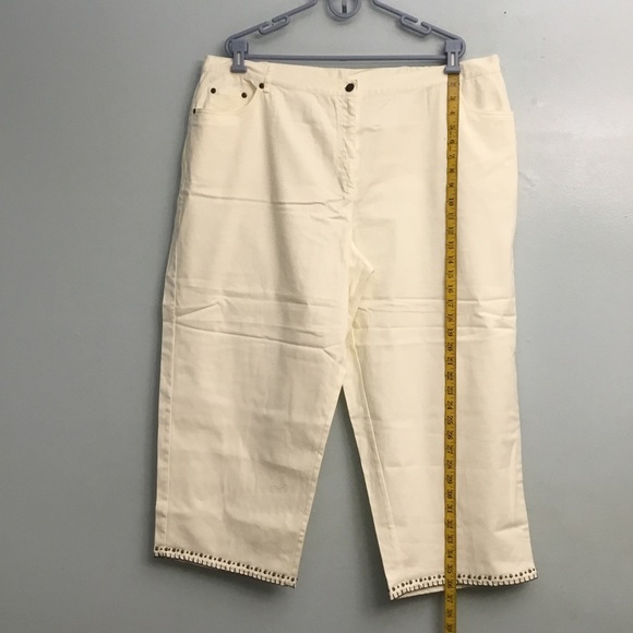 Ruby Rd. Women's Cropped Cream Jeans - Picture 4 of 16